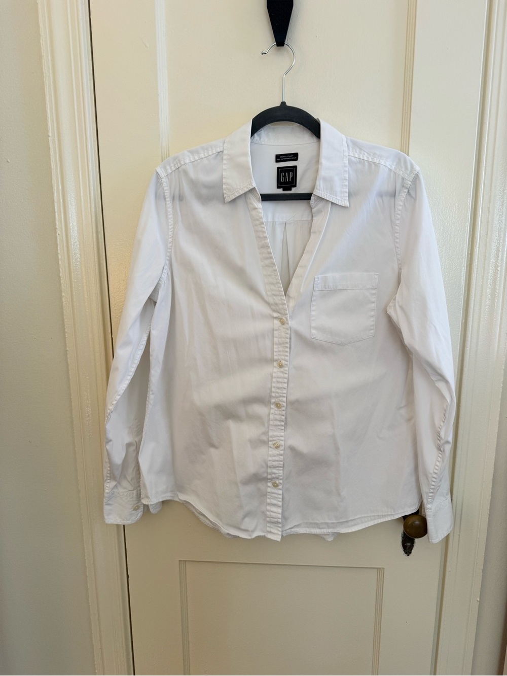 GAP White Casual Button-Down Shirt